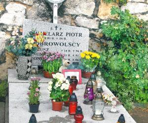 Babcia odwiedziła grób Madzi