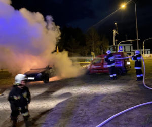 Nocna akcja strażaków przy węźle Bydgoszcz-Południe. Pożar samochodu!