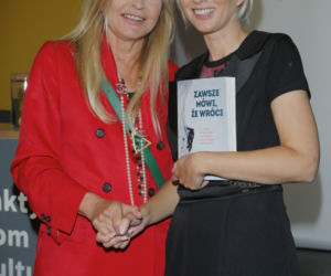Monika Olejnik w czerwonej kreacji