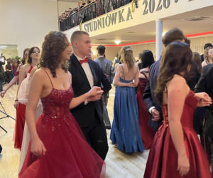 Studniówka pełna blasku i emocji! Tak bawili się maturzyści II LO w Bydgoszczy [ZDJĘCIA]