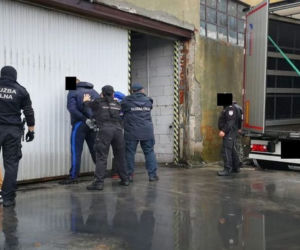 Magazyny pełne tytoniu. Celnicy zlikwidowali nielegalną przetwórnię [ZDJĘCIA, WIDEO]