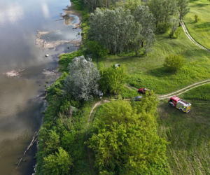 Przechodnie natknęli się na ciało nad Wisłą. Tragiczne odkrycie w Łomiankach