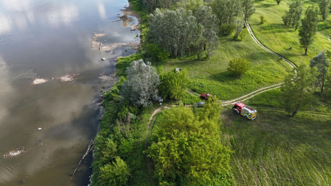 Przechodnie natknęli się na ciało nad Wisłą. Tragiczne odkrycie w Łomiankach