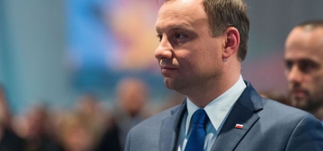 Zdjęcie prezydenta Andrzeja Dudy, które podbija internet. To fake? Skąd się wzięło?  