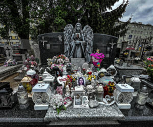 Anioł strzeże grobu Mai z Mławy dzień i noc