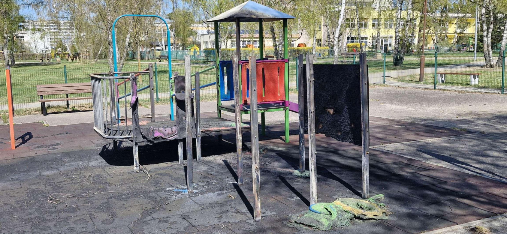 8-latek podpalił plac zabaw przy ul. Wyszyńskiego w Toruniu