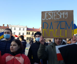 Młodzi ludzie - solidarni z walczącą Ukrainą 