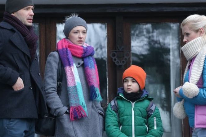M jak miłość odc. 1223. Joasia (Barbara Kurdej-Szatan), Tomek (Andrzej Młynarczyk), Wojtuś (Feliks Matecki), Marzenka (Olga Szomańska)