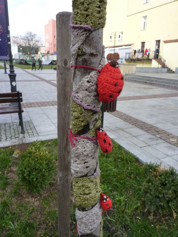 Lublin zbombardowany... włóczką!