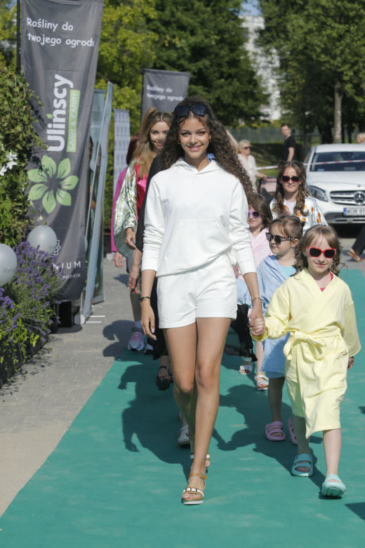Aktorki, wokalistki i dziennikarki jak zawodowe modelki na evencie "Gwiazdy Dzieciom"