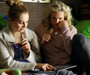 Przyjaciółki 3 sezon odcinek 27. Inga (Małgorzata Socha), Patrycja (Joanna Liszowska)