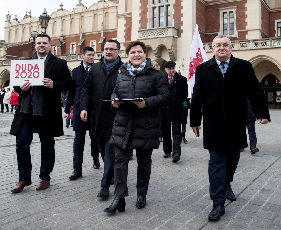 Elżbieta Witek i Beata Szydło. Polacy wskazali, która nadaje się na prezydenta 