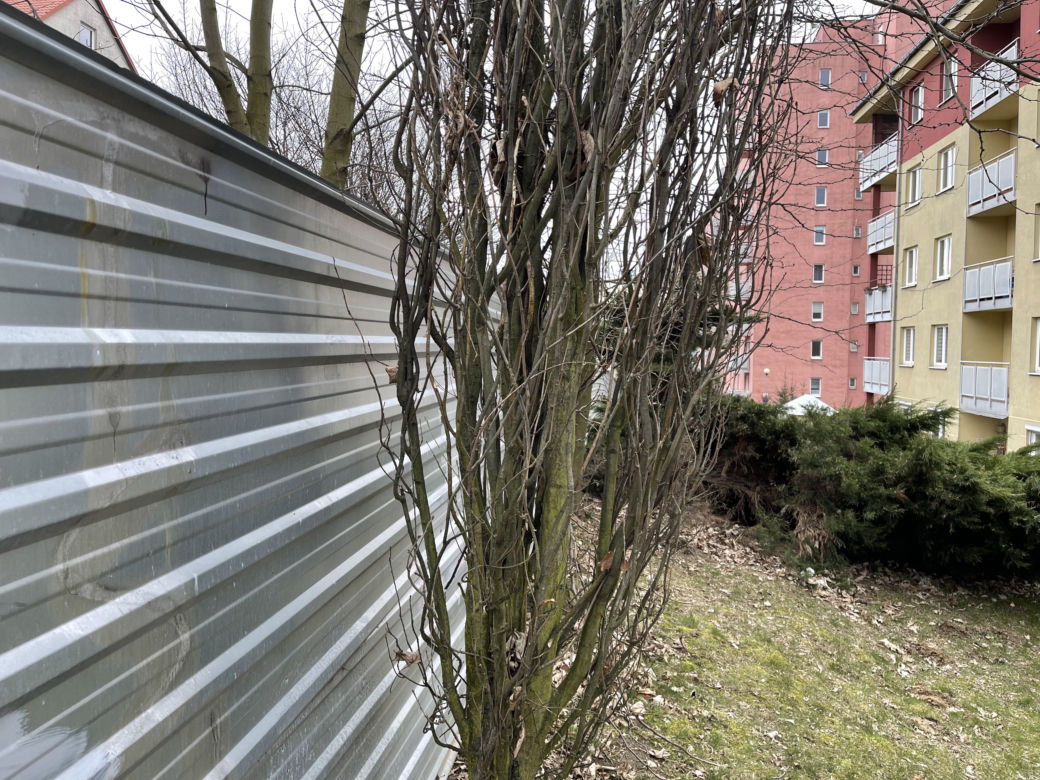 Mieszkańcy nie mogą już korzystać z popularnego skrótu. To teren prywatny dewelopera. „Niech nas pozamykają na osiedlu”