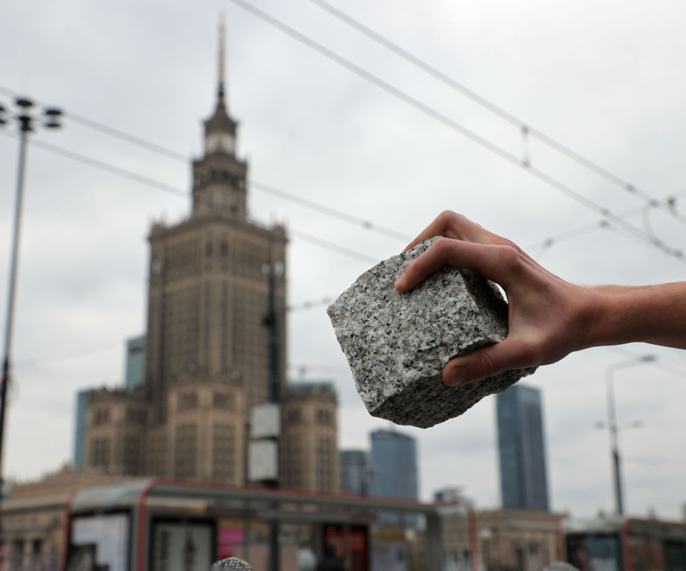 Marsz Niepodległości 2021. Miasto nie sprzątnie bruku z ronda Dmowskiego? Stawianie sprawy na głowie