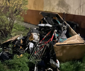Kłęby dymu i ogromny smród. Kawalerka na Ochocie stanęła w ogniu