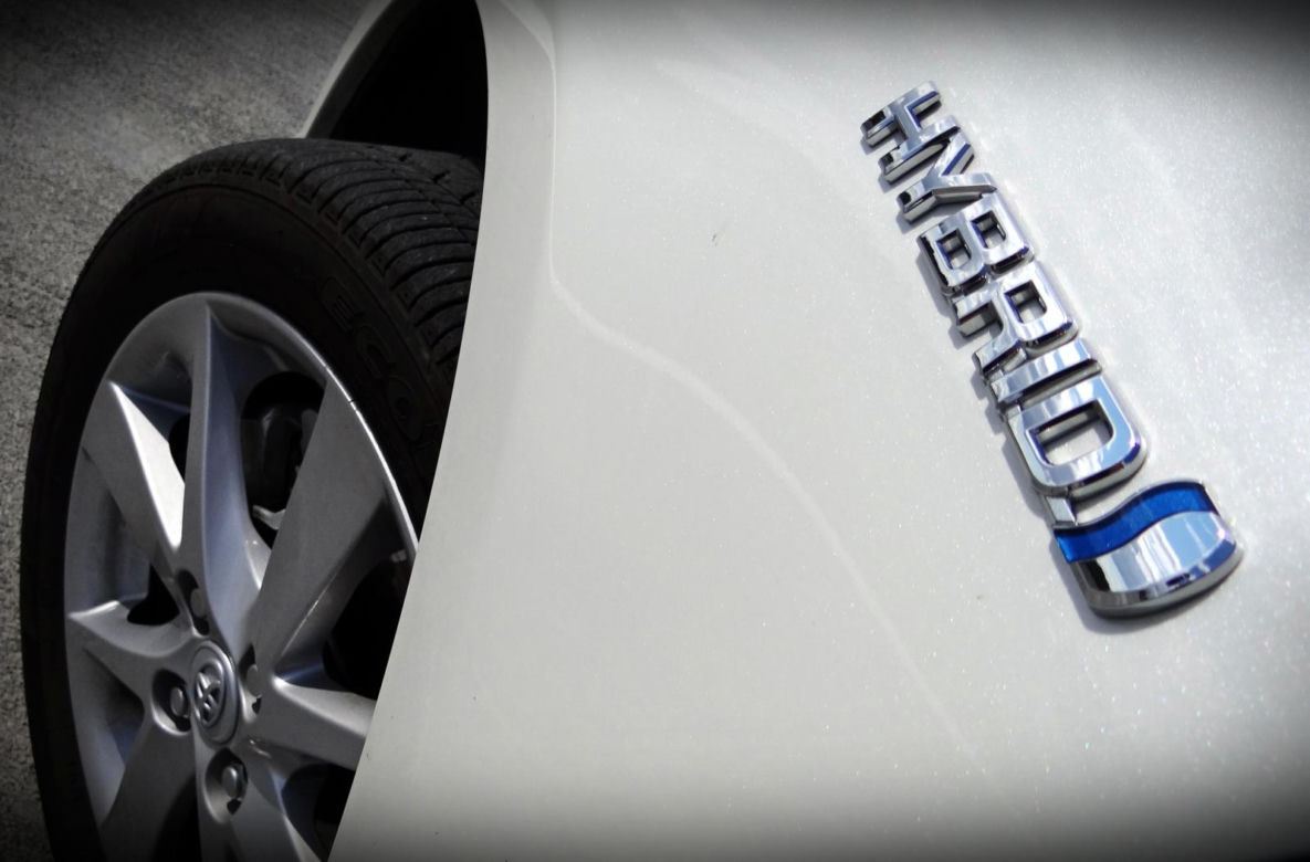 Toyota Yaris Hybrid 100