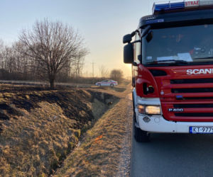 Pożar trawy w Zaczarniu. Nie żyje mężczyzna