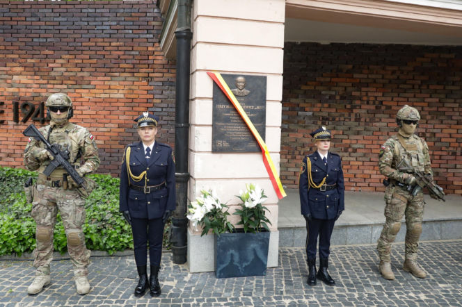 Odsłonięto tablicę upamiętniającą powstańca warszawskiego Jerzego Mindziukiewicza „Jura”