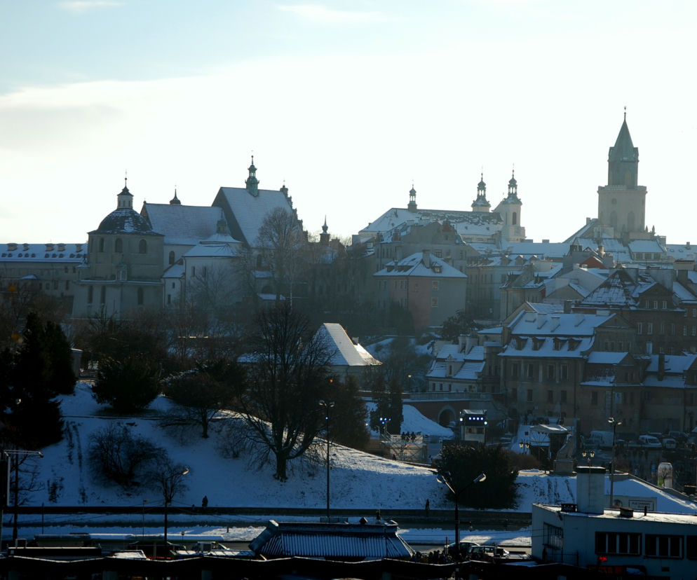 Stare Miasto otulone śniegiem