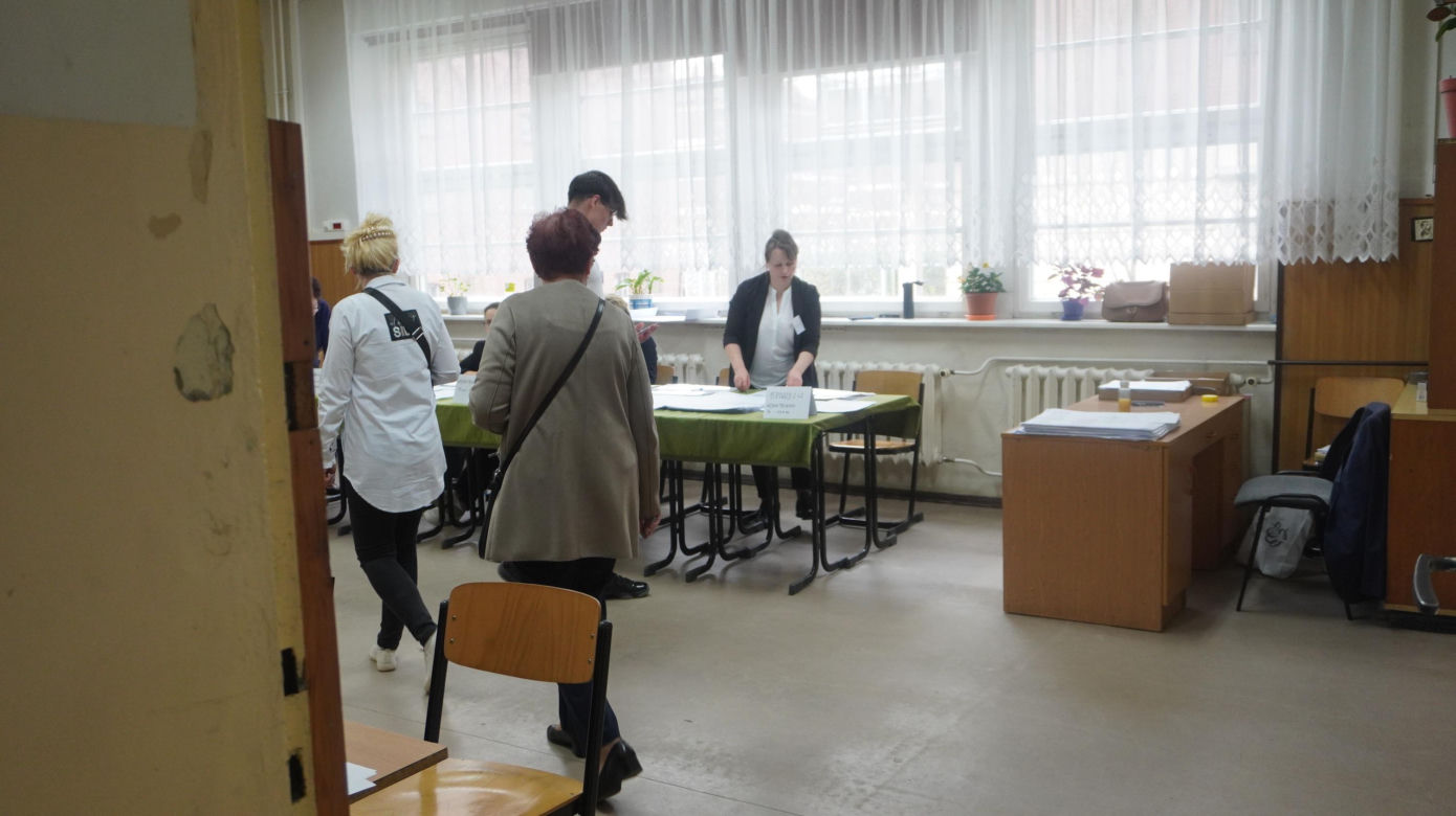 Wybory samorządowe 2024. Olsztynianie ruszyli do urn. Zobacz zdjęcia