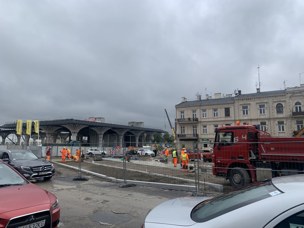 Dworzec Metropolitalny gotowy w 60 procentach. Niektóre drogi dojazdowe są już gotowe [GALERIA]