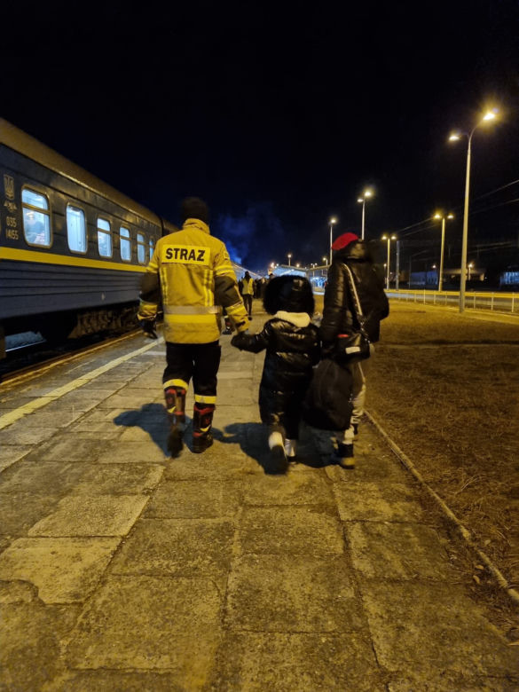 Trzy długie pociągi z uchodźcami w Świętokrzyskiem. Tysiące ludzi znalazło schronienie!