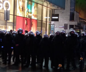 Strajk Kobiet w Warszawie: Marta Lempart ZALAŁA SIĘ łzami. Policja nie ma litości [ZDJĘCIA]