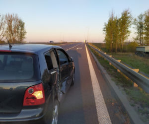 Bardzo groźny wypadek autobusu na DK78 w Siewierzu. Autobus wisi między wiaduktami. Jest wielu rannych [ZDJĘCIA]