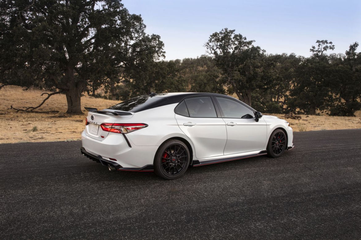 Toyota Camry TRD 3.5 V6 305 KM 8AT