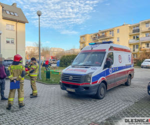 Koszmarny wypadek w Oleśnicy. Mężczyzna spadł ze schodów, zginął na miejscu