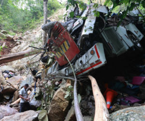 Kolumbia/ Liczba ofiar śmiertelnych wypadku autokaru szkolnego wzrosła do 17