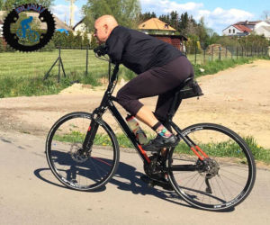Rowerzysta bez rąk [ZOBACZ ZDJĘCIA]
