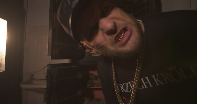 Popek x Sobota x Matheo: pieniądze i piękne kobiety w teledysku Nie zmienię się. ZDJĘCIA