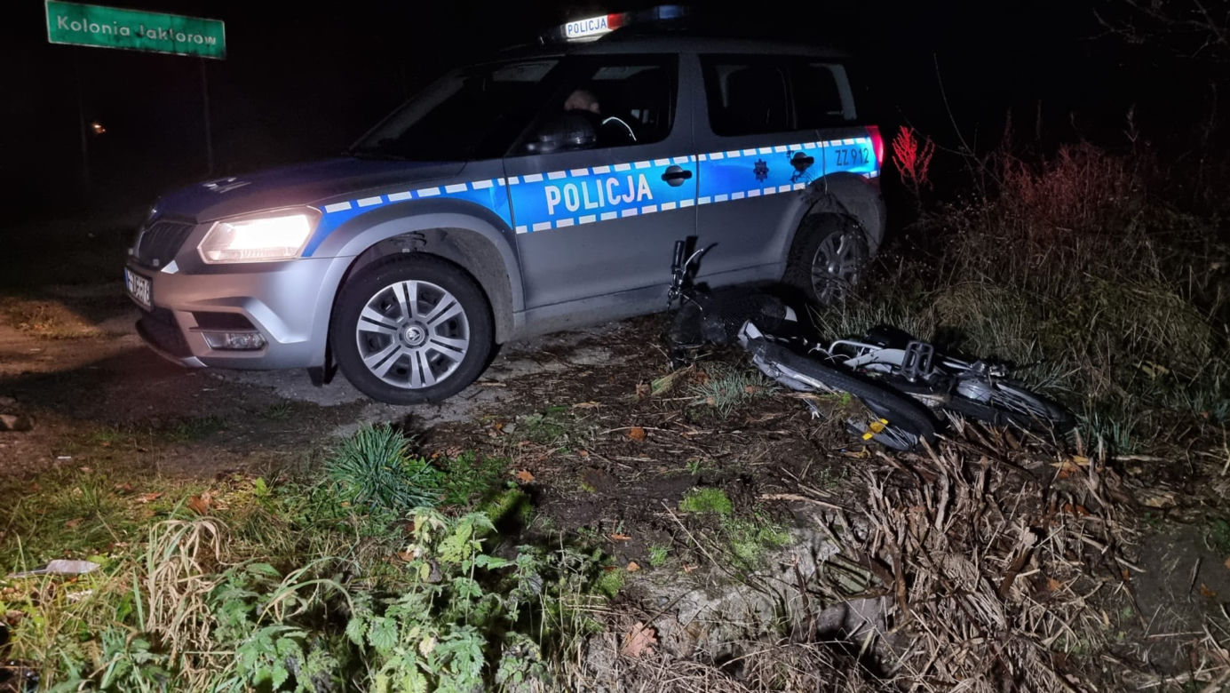 Dramatyczny wypadek pod Jaktorowem. Czołowe zderzenie mercedesa i rowerzysty. Kolarz zginął na miejscu