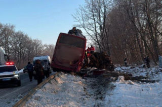 Poważny wypadek autokaru relacji Kijów-Wiedeń. Pojazd z nieznanych przyczyn zjechał z drogi