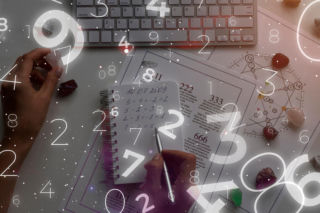 Szybka kartkówka z matematyki. Oblicz, ile wynosi x w równaniu: 2(x+3):3+4=10