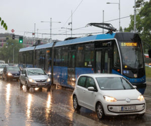 Wrocław pod wodą! Tramwaje stoją, ulice zamieniły się w rzeki