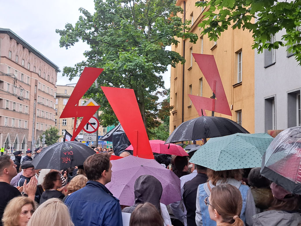 "Nigdy nie będziesz szła sama. Solidarnie z Joanna". Protest w Krakowie