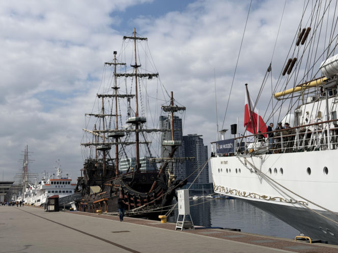 Z Gdyni przez Bahamy do Nowego Jorku! "Dar Młodzieży" wyruszył właśnie w swój najprawdopodobniej ostatni tak długi rejs