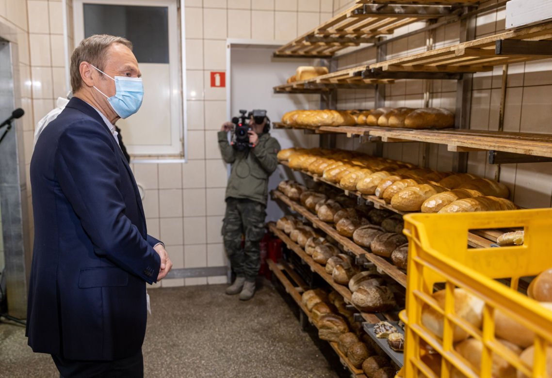 Donald Tusk w piekarni o cenach gazu