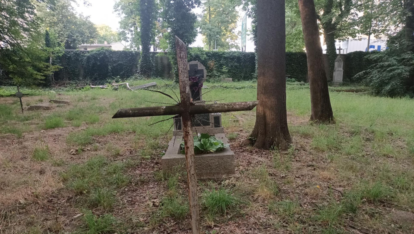 Opuszczony cmentarz w Opolu. Tu zatrzymał się czas