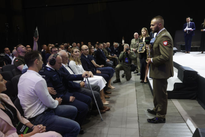 Kapral Mateusz wczoraj odebrał Złota Gardę