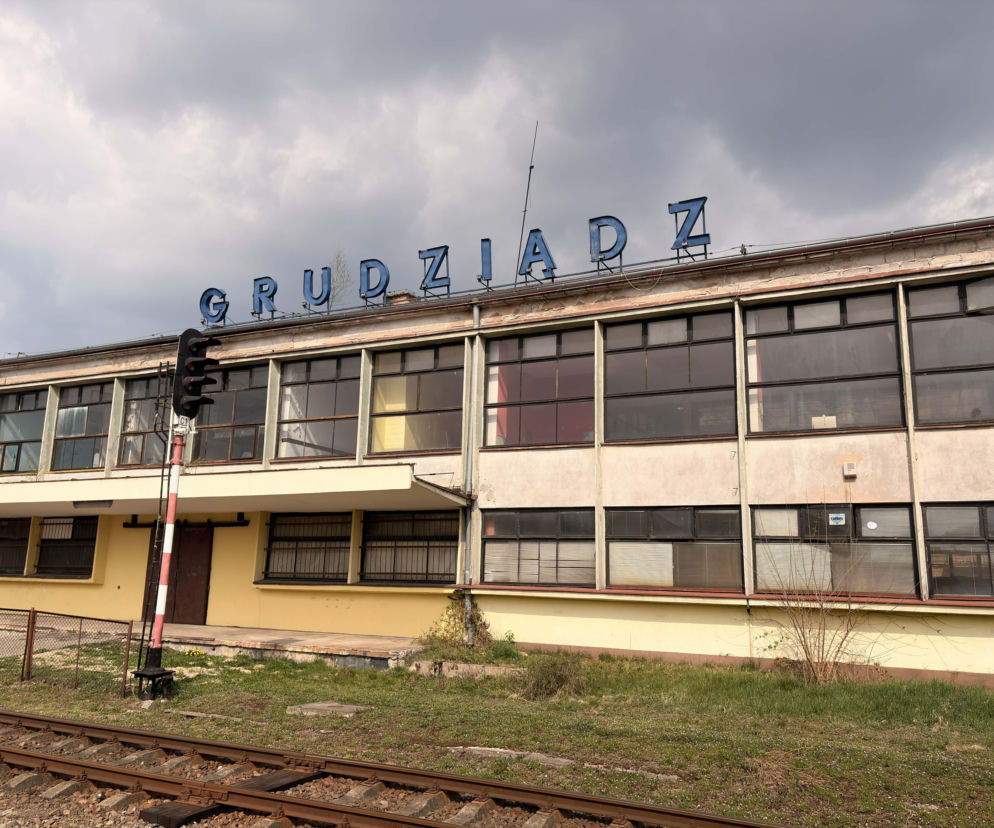 W Grudziądzu czekają na remont dworca kolejowego. Obok stanie tymczasowa poczekalnia 