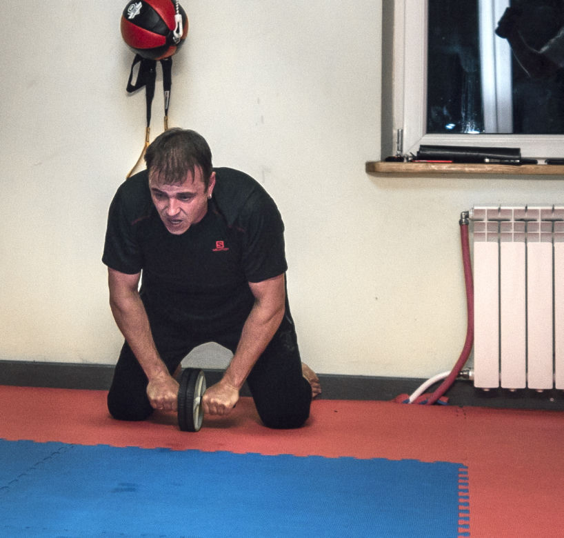 Radek Liszewski trenuje kick boxing