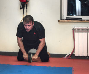 Radek Liszewski trenuje kick boxing