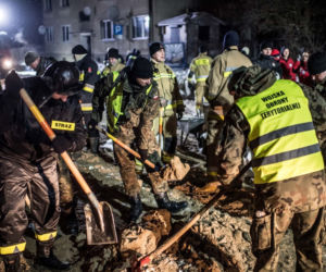 Płock. Alarm przeciwpowodziowy na Wiśle. Żołnierze WOT pracowali całą noć, by pomóc mieszkańcom