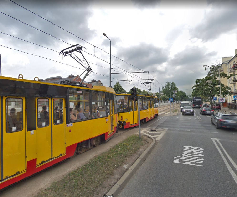 Chciał być motorniczym prowadząc auto. Dziwna sytuacja w Warszawie