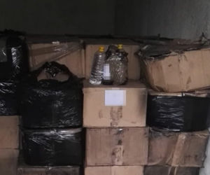 Wypadek, płonące auto i ponad 2900 butelek „lewego” spirytusu. Policja zatrzymała 37-latka