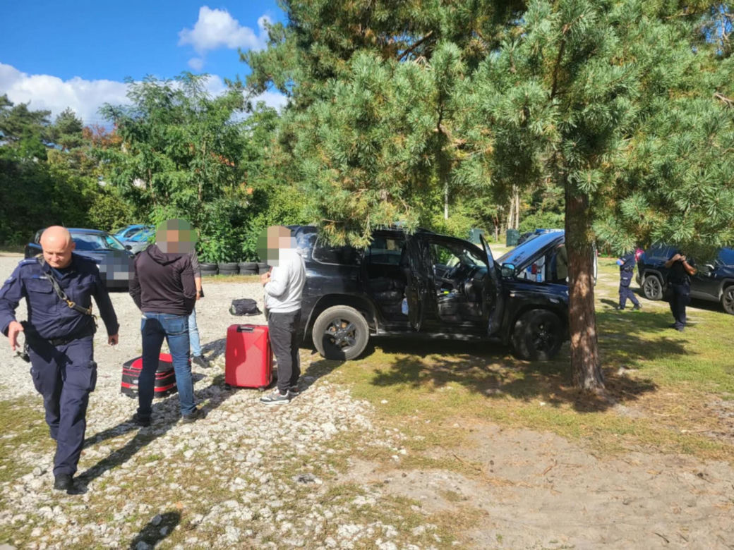 Warszawa. 23-latka szukała pracy, została uwięziona przez czterech mężczyzn