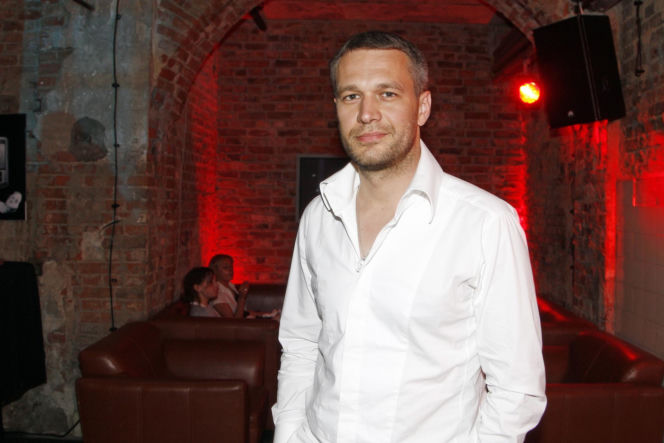Michał Żebrowski od lat wciela się w Falkowicza w "Na dobre i na złe". Już na początku kariery aktorskiej był bożyszczem kobiet [GALERIA]